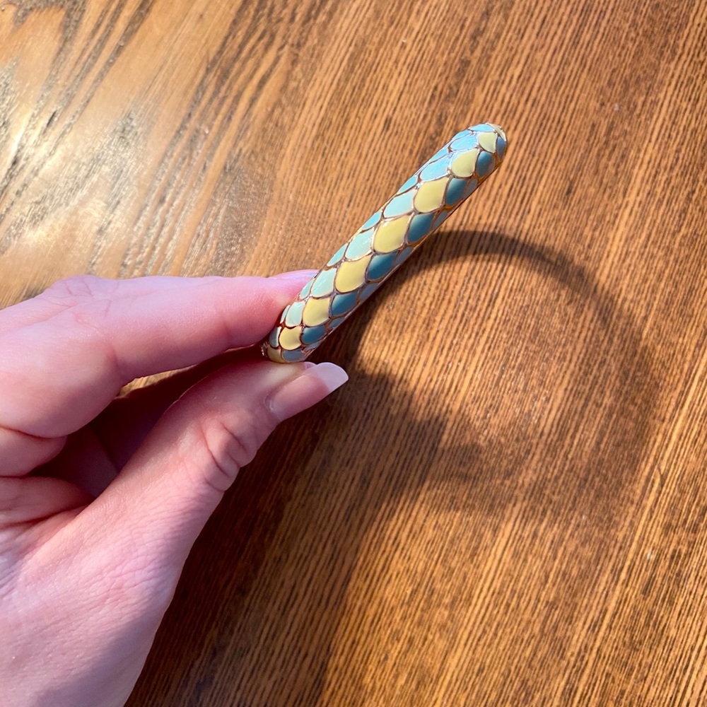 Hinge Closure Fish Bangle - Picture 3 of 4
